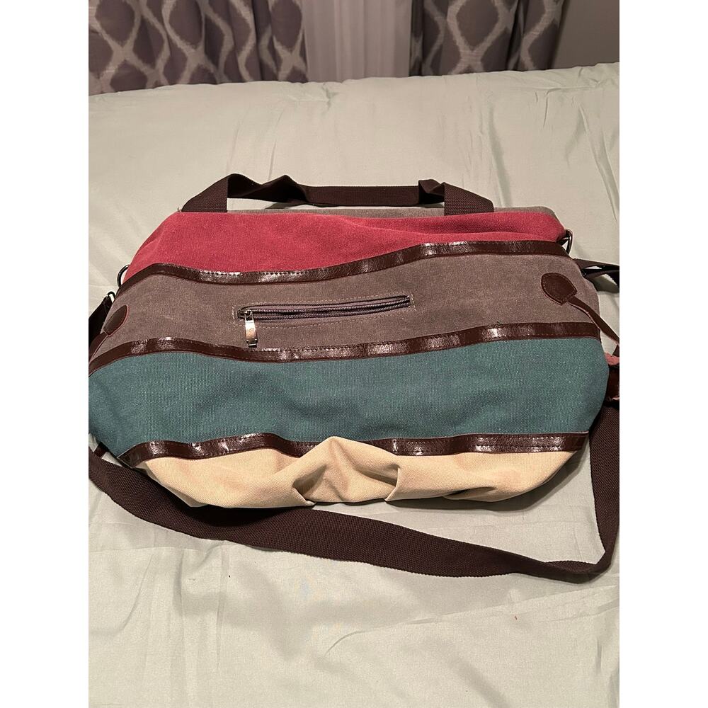Large Weekender bag lots of storage & compartments with handles & shoulder strap